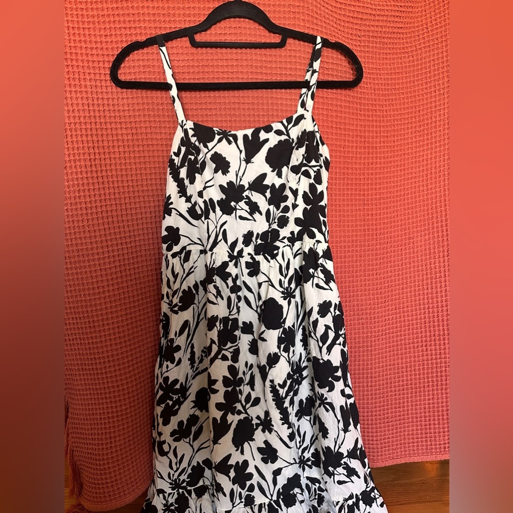 Evereve Black/White Floral Midi Dress